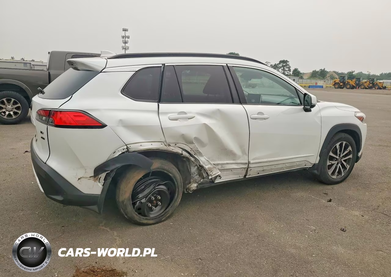 2022 Toyota Corolla Cross Xle VIN:7MUDAABG4NV012788 - 3
