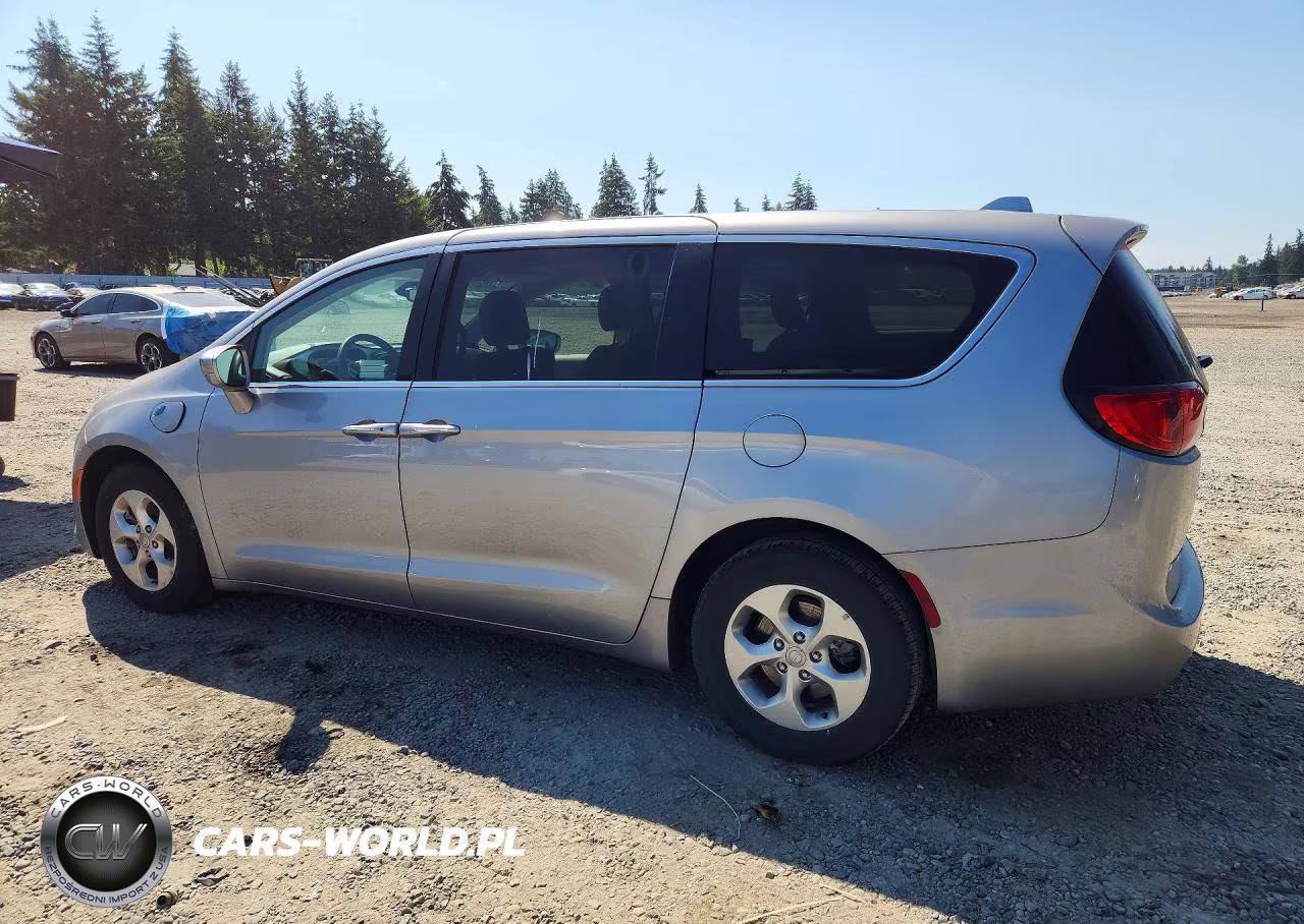 2017 Chrysler Pacifica Hybrid Touring Plus VIN:2C4RC1H75HR765082 - 2