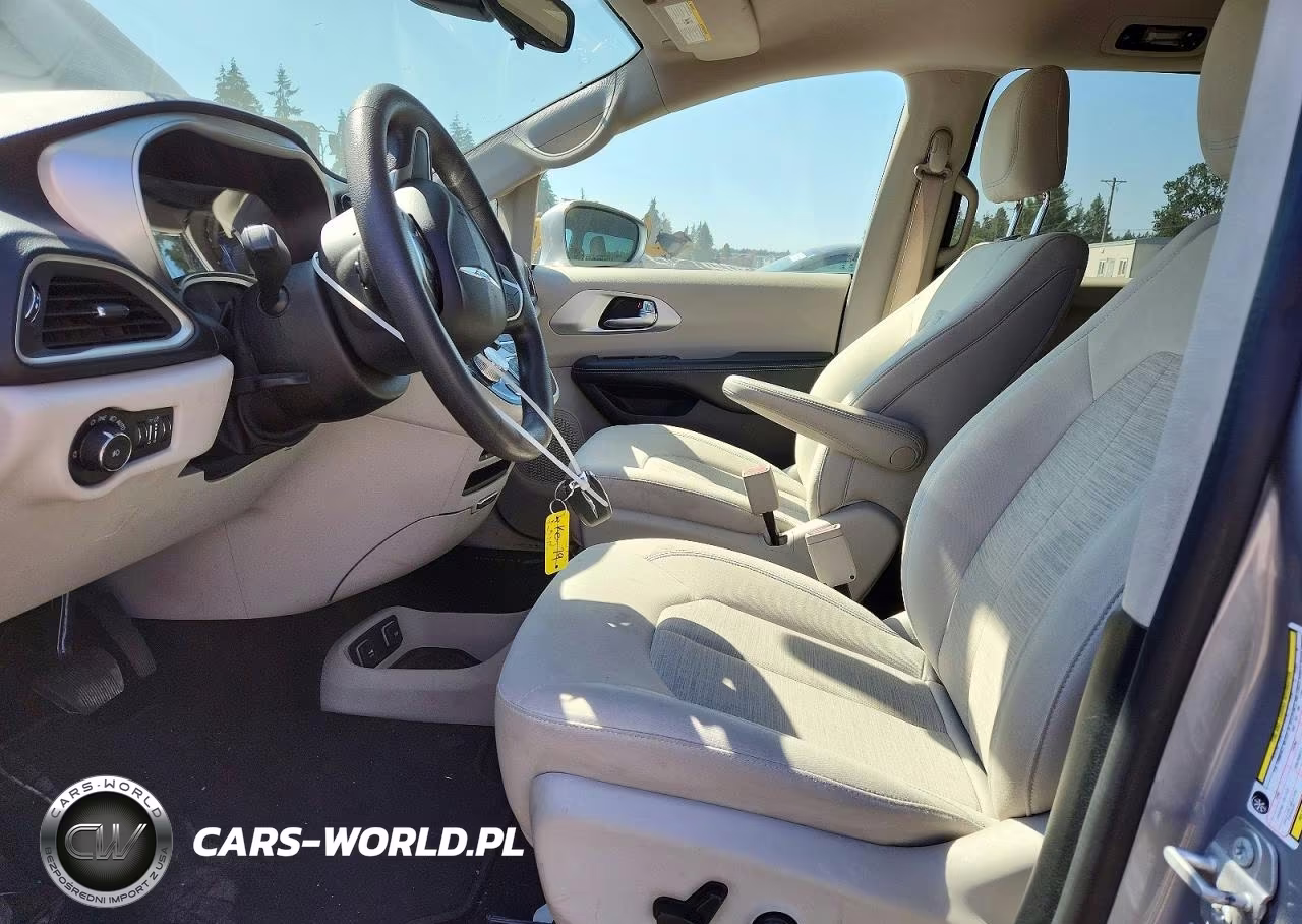 2017 Chrysler Pacifica Hybrid Touring Plus VIN:2C4RC1H75HR765082 - 7