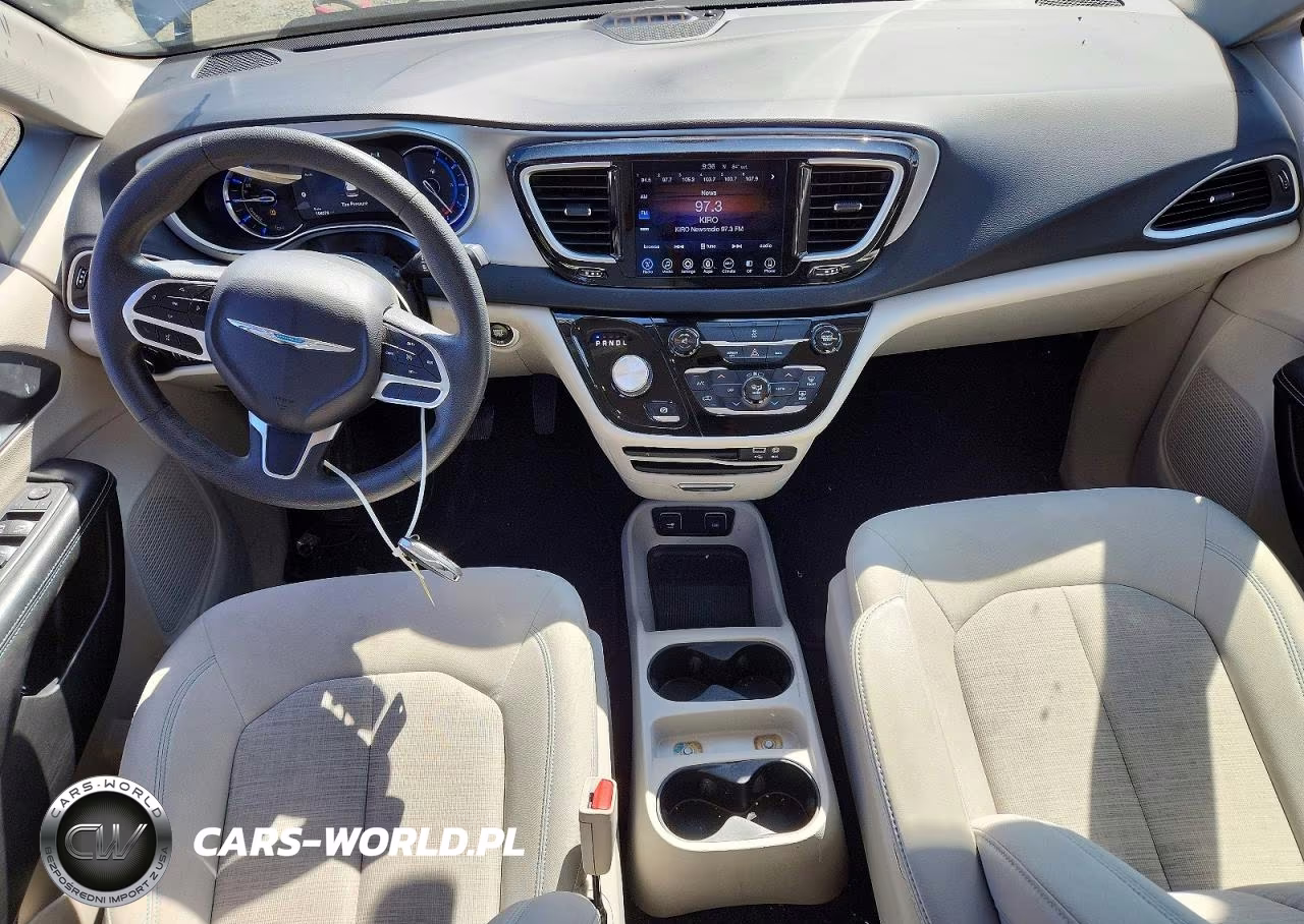 2017 Chrysler Pacifica Hybrid Touring Plus VIN:2C4RC1H75HR765082 - 8