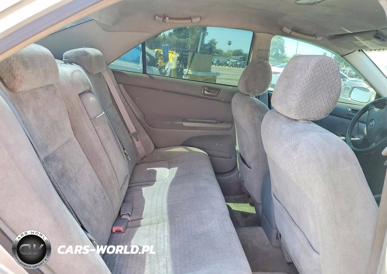 2002 Toyota Camry Le VIN:JTDBE32K120117437 - 10