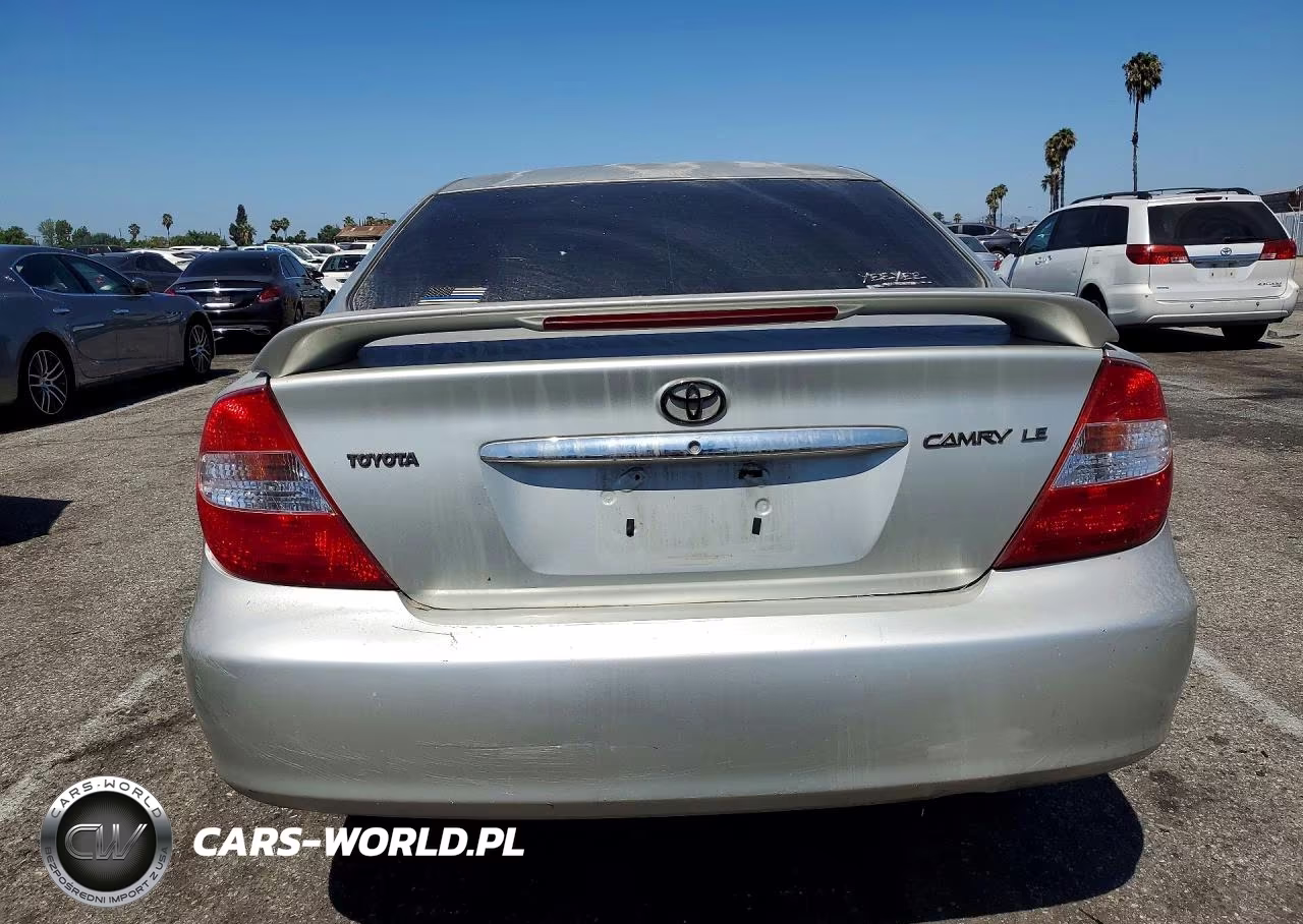 2002 Toyota Camry Le VIN:JTDBE32K120117437 - 6