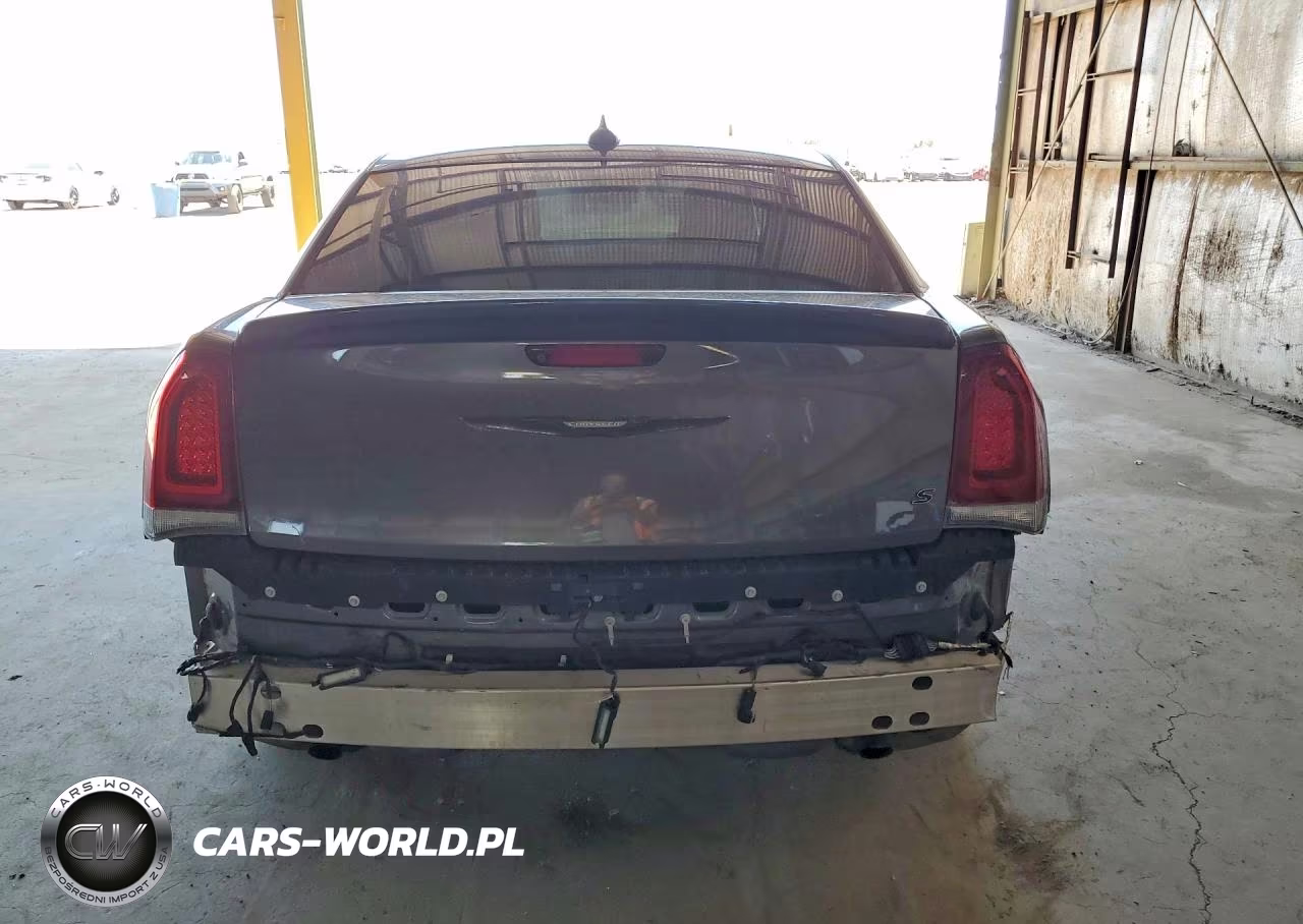 2018 Chrysler 300 S VIN:2C3CCABG6JH261364 - 6