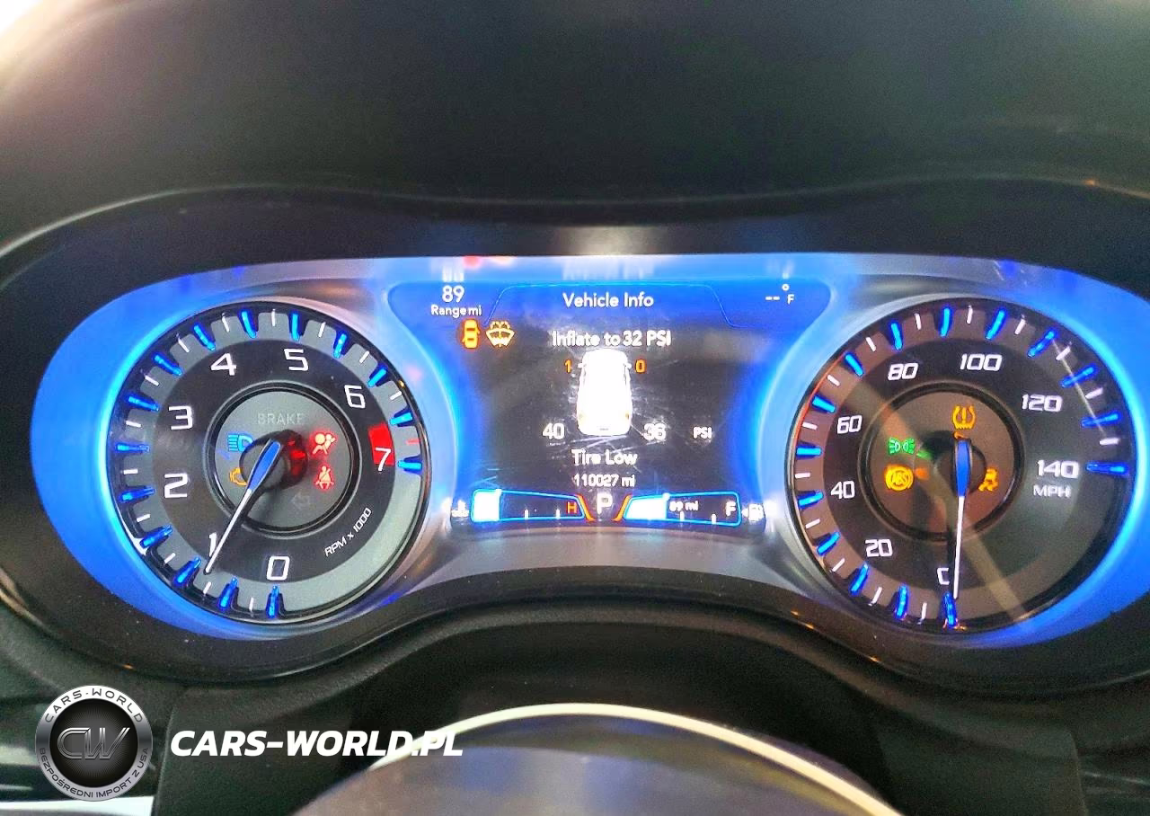 2018 Chrysler 300 S VIN:2C3CCABG6JH261364 - 9