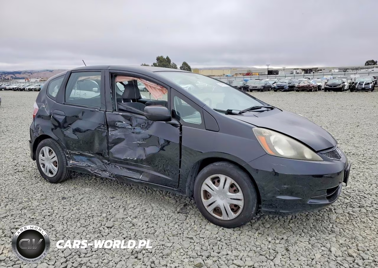 2010 Honda Fit VIN:JHMGE8H26AC038190 - 4
