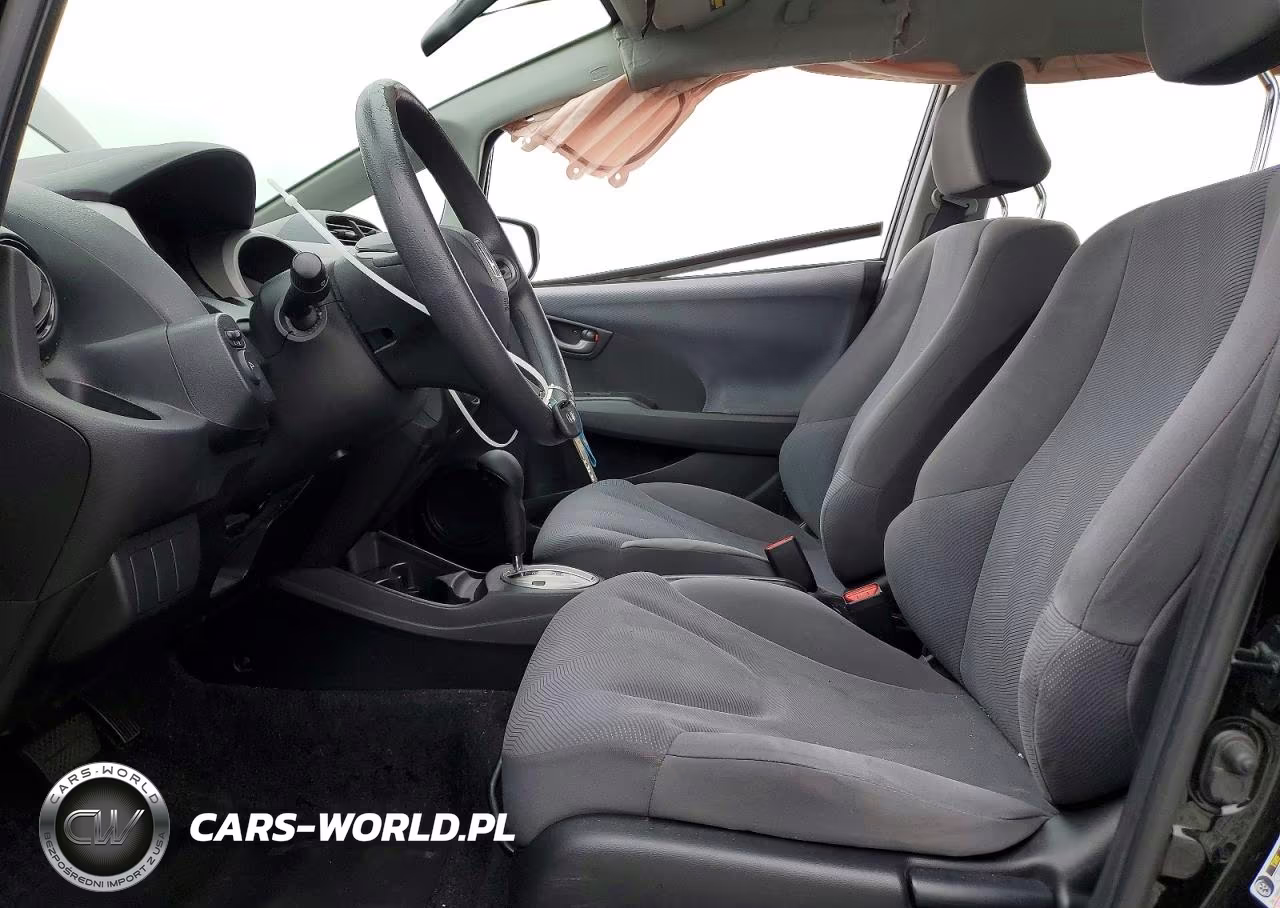 2010 Honda Fit VIN:JHMGE8H26AC038190 - 7