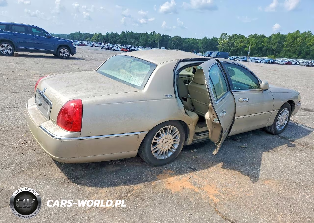 2007 Lincoln Town Car Signature Limited VIN:1LNHM82V47Y636877 - 3