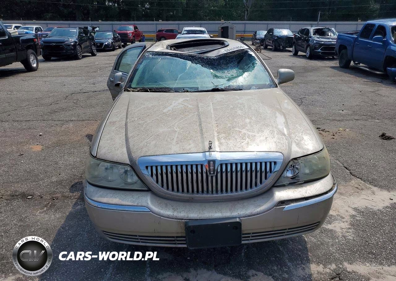 2007 Lincoln Town Car Signature Limited VIN:1LNHM82V47Y636877 - 5