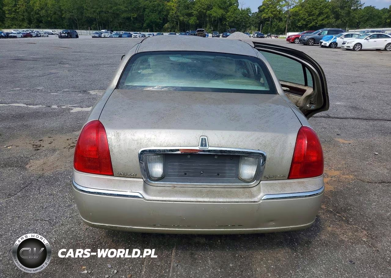 2007 Lincoln Town Car Signature Limited VIN:1LNHM82V47Y636877 - 6