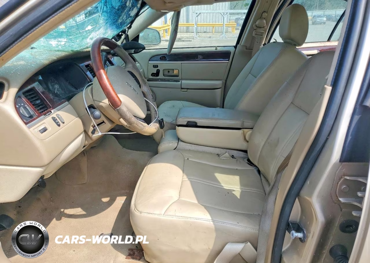 2007 Lincoln Town Car Signature Limited VIN:1LNHM82V47Y636877 - 7