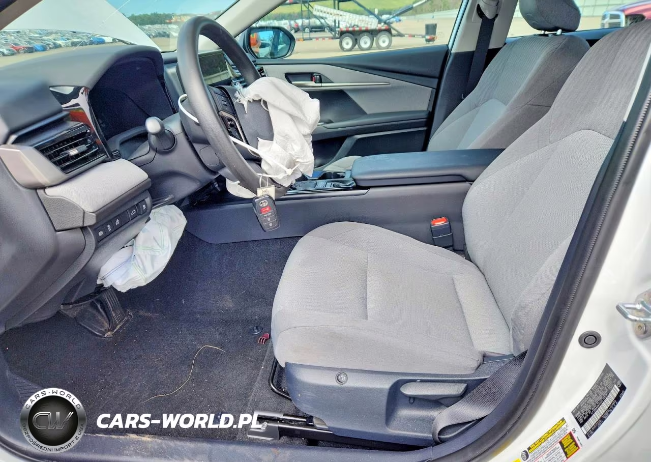 2025 Toyota Camry Le VIN:4T1DBADK2SU516834 - 7
