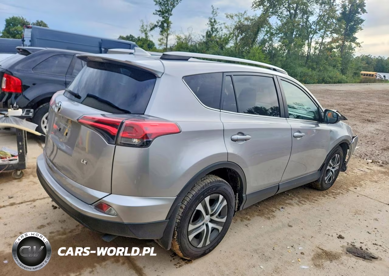 2018 Toyota Rav4 Le VIN:JTMZFREV0JJ192546 - 3