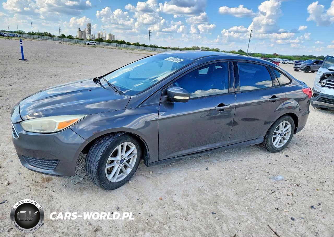 2015 Ford Focus Se VIN:1FADP3F2XFL203708 - 1