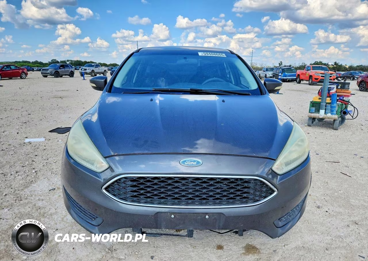 2015 Ford Focus Se VIN:1FADP3F2XFL203708 - 5
