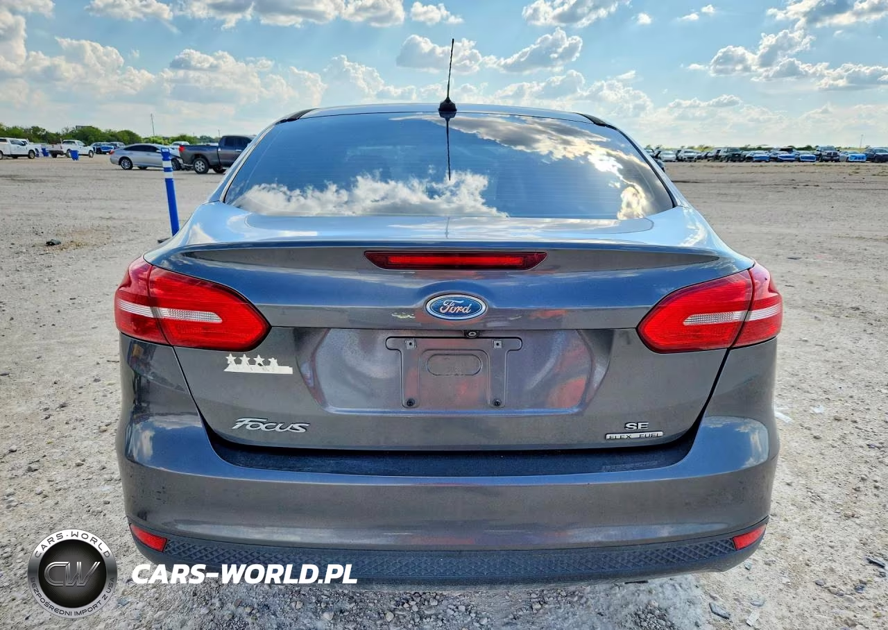2015 Ford Focus Se VIN:1FADP3F2XFL203708 - 6