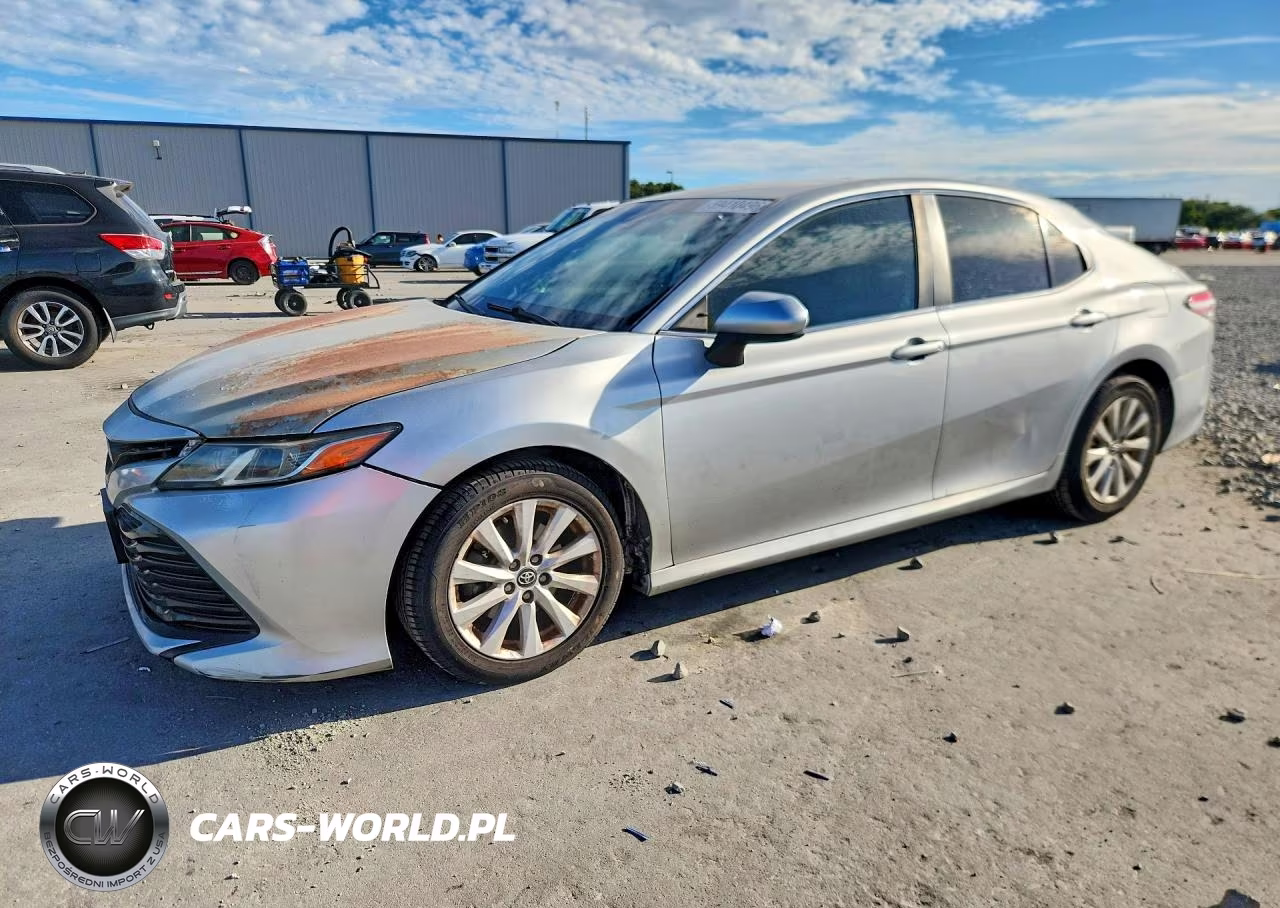 2020 Toyota Camry Le – zdjęcie 1 z 12