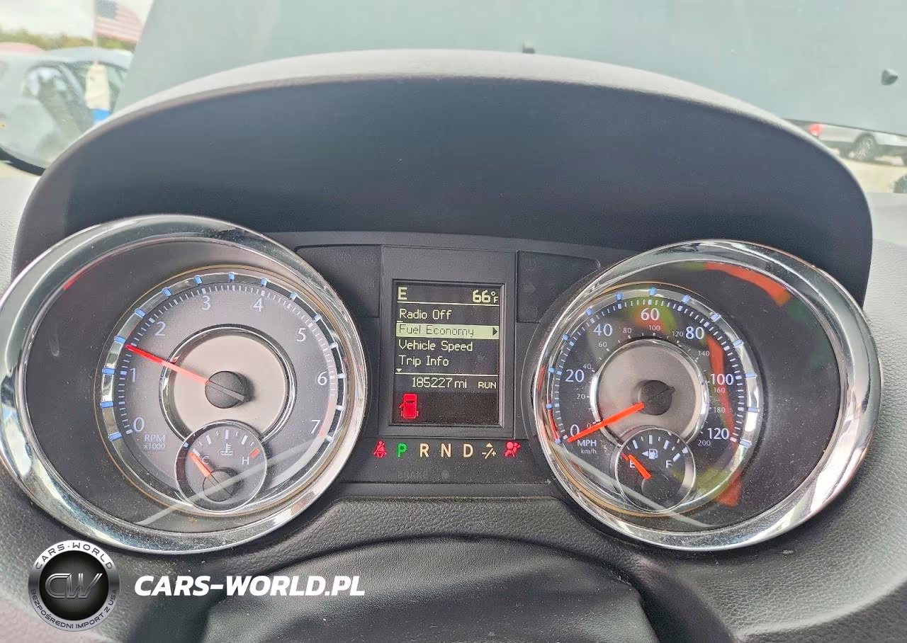 2014 Chrysler Town & Country Touring VIN:2C4RC1BG1ER215544 - 9