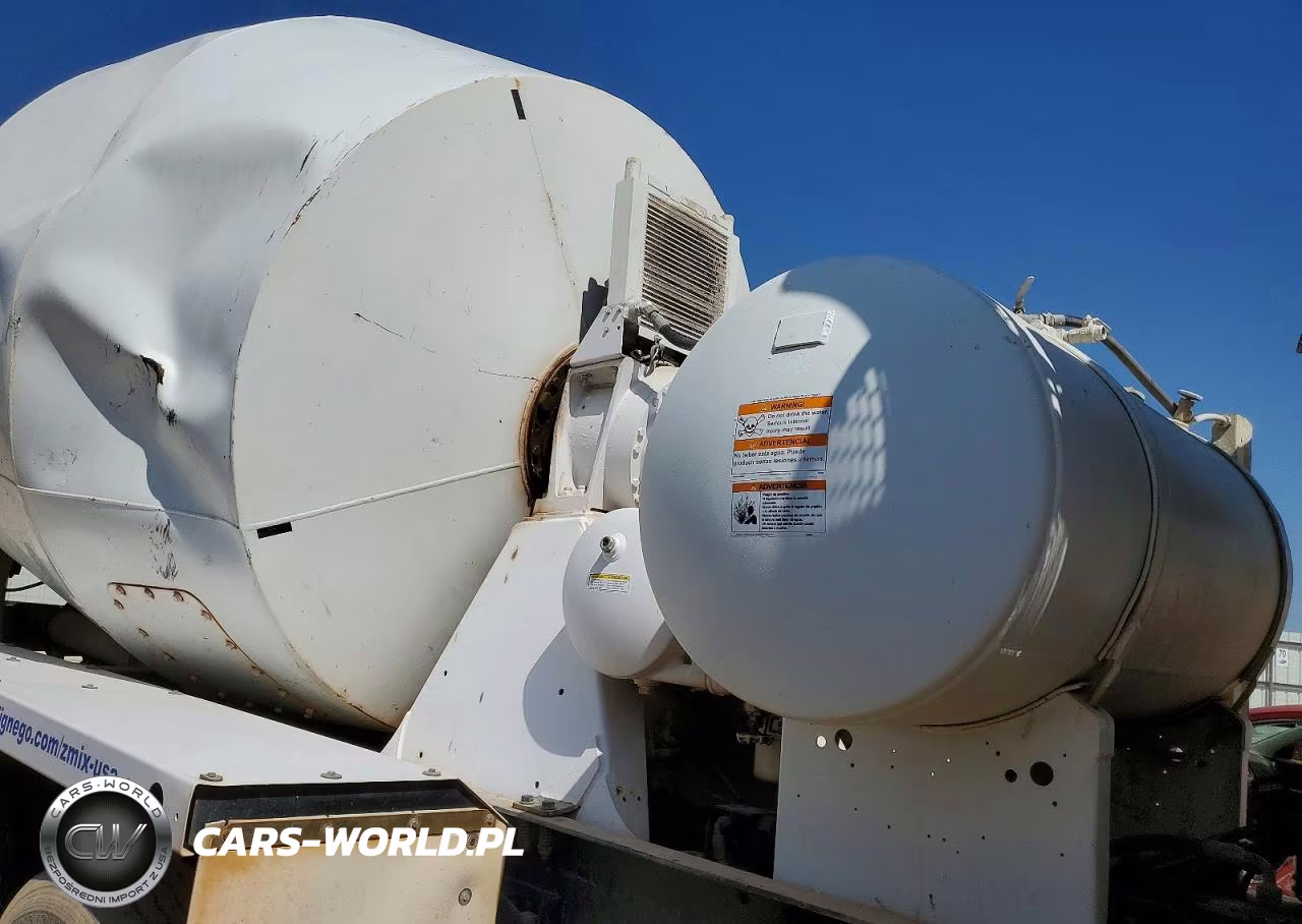 2015 Peterbilt 365 Ready Mix Truck VIN:1NPSX7EX7FD256066 - 13