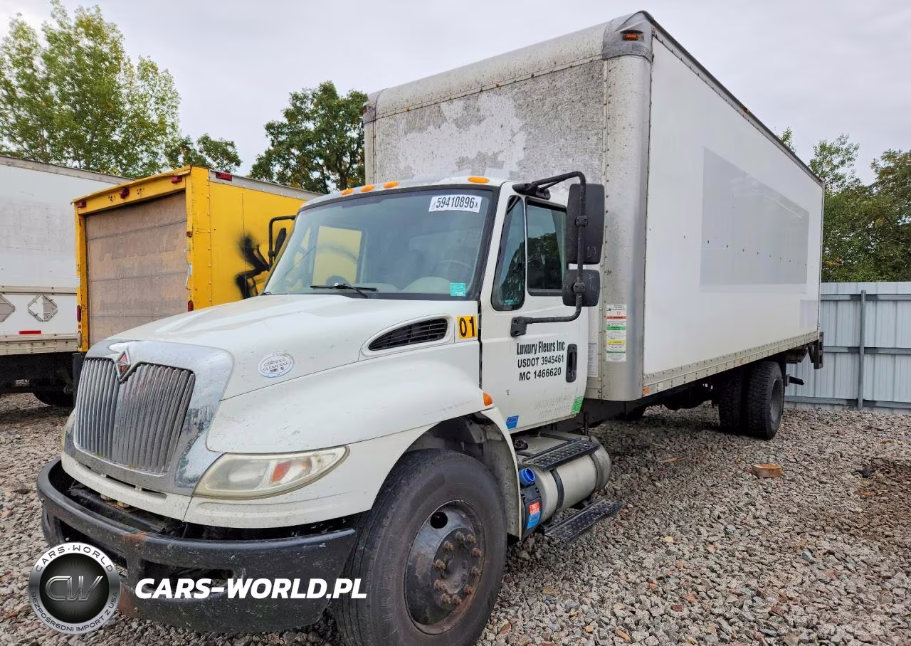 2014 International 4300 Box Truck