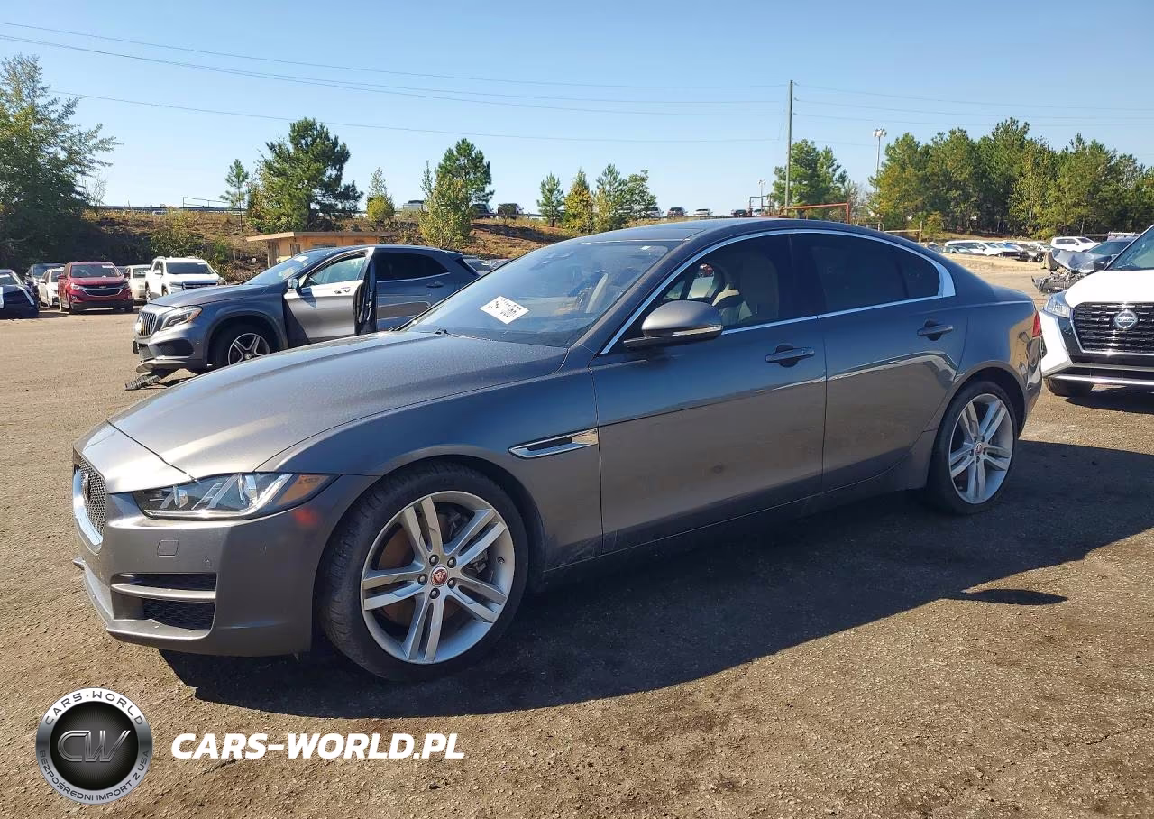 2017 Jaguar Xe Prestige – zdjęcie 1 z 12