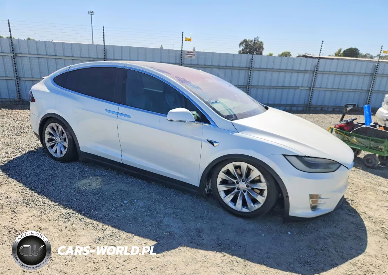 2017 Tesla Model X VIN:5YJXCBE27HF059233 - 4