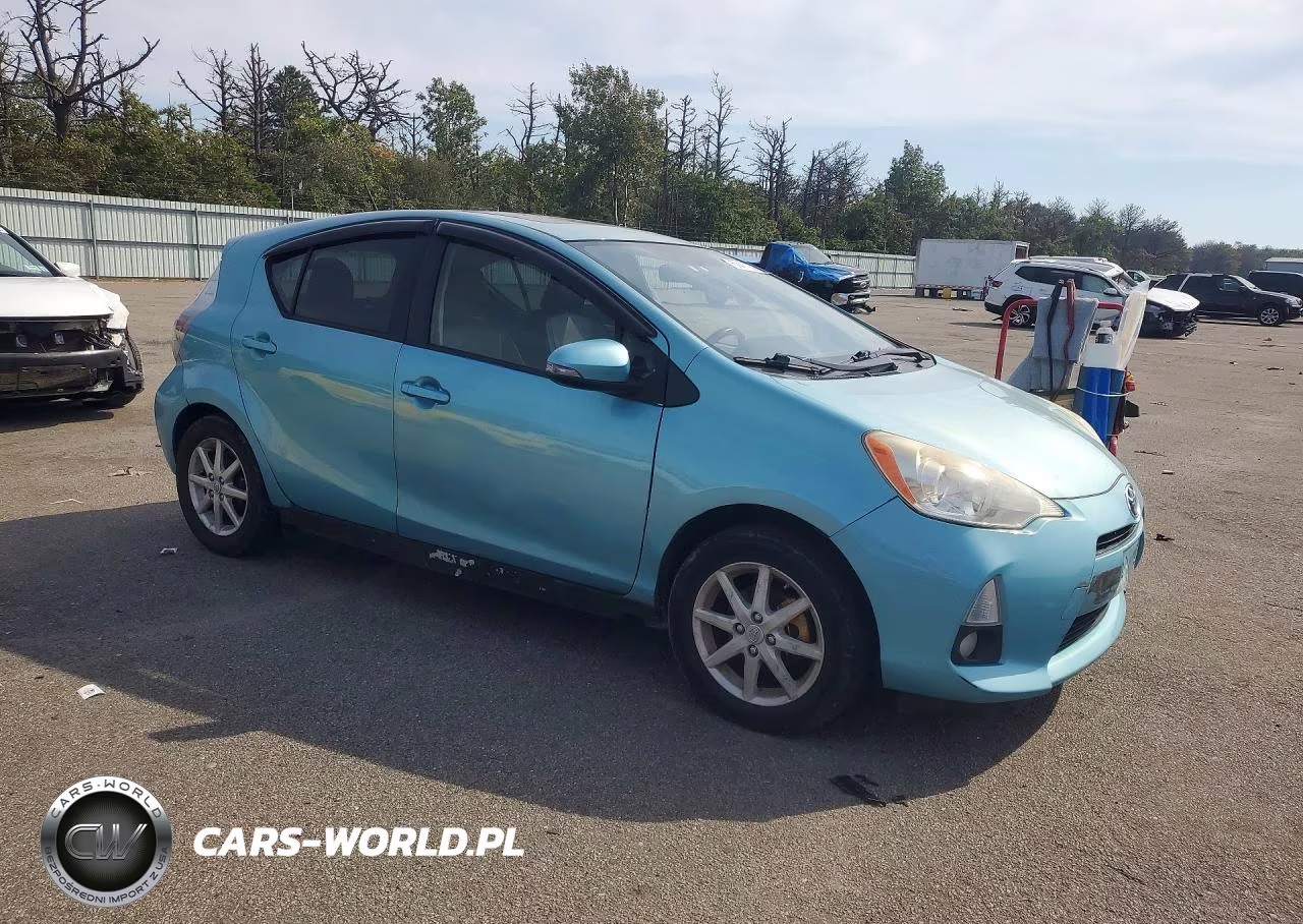 2012 Toyota Prius C Four VIN:JTDKDTB38C1028228 - 4