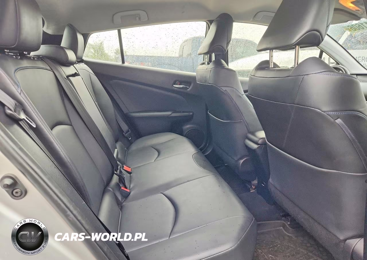 2018 Toyota Prius Three Touring VIN:JTDKARFU7J3551451 - 10