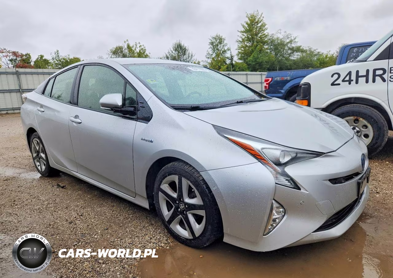 2018 Toyota Prius Three Touring VIN:JTDKARFU7J3551451 - 4
