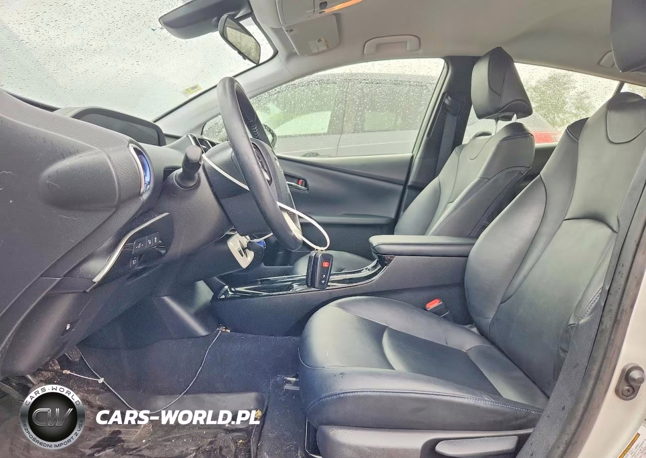 2018 Toyota Prius Three Touring VIN:JTDKARFU7J3551451 - 7