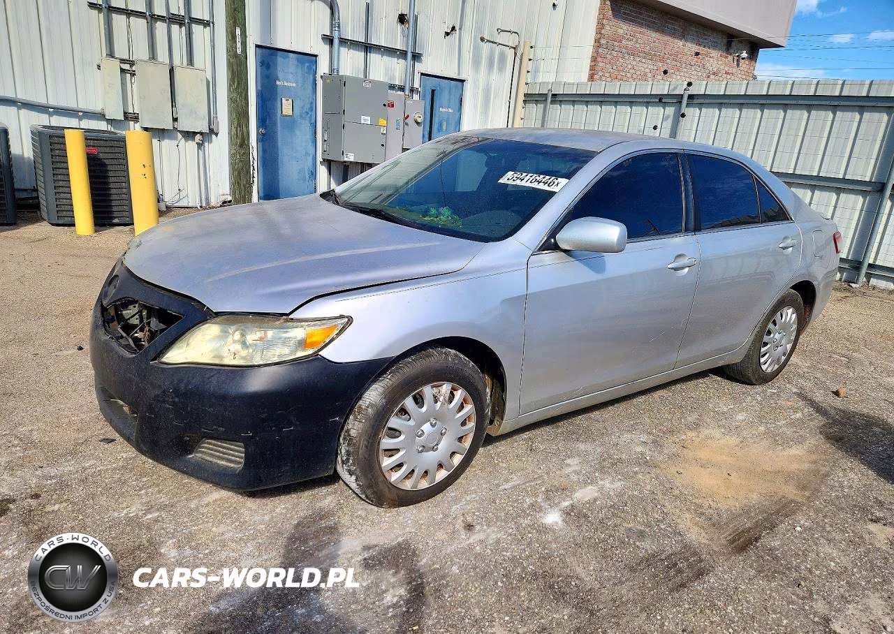2011 Toyota Camry Le – zdjęcie 1 z 12