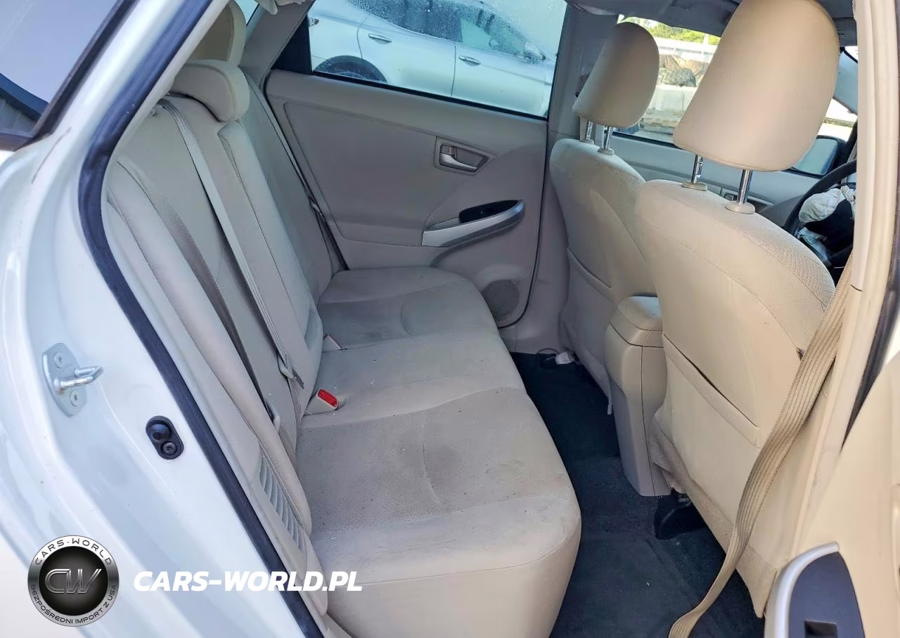 2015 Toyota Prius Two VIN:JTDKN3DU7F1976899 - 11