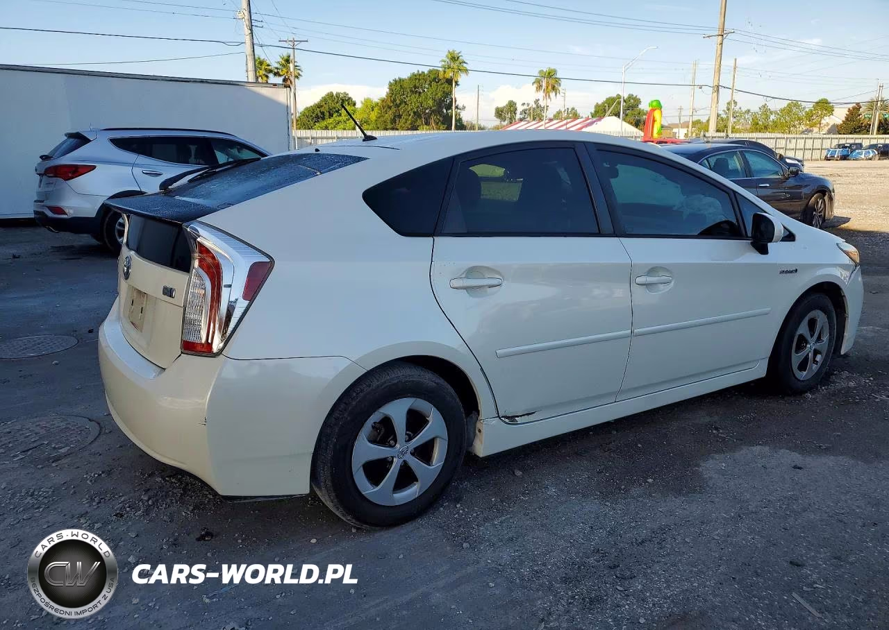 2015 Toyota Prius Two VIN:JTDKN3DU7F1976899 - 3