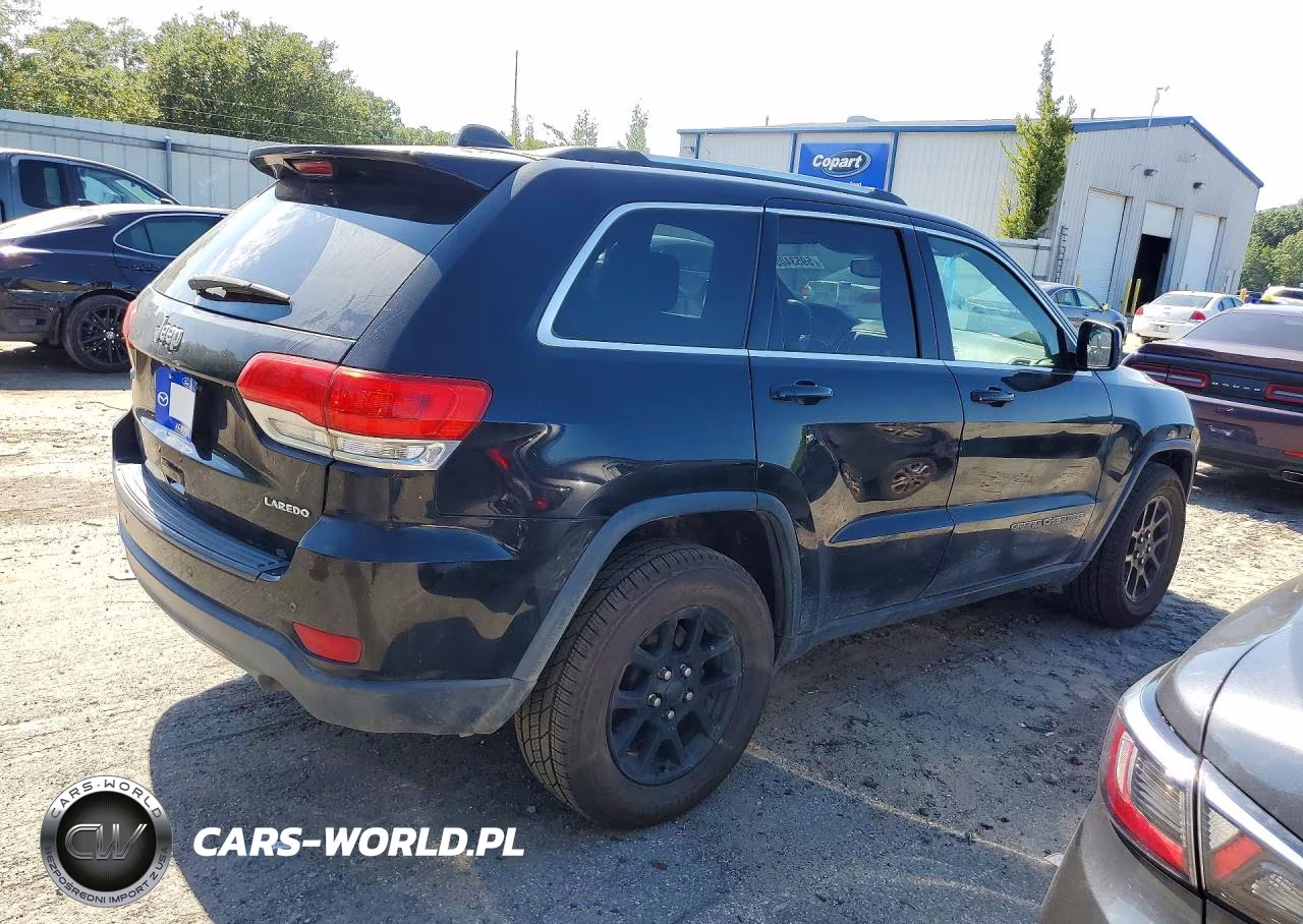2017 Jeep Grand Cherokee Laredo VIN:1C4RJEAG7HC877365 - 3