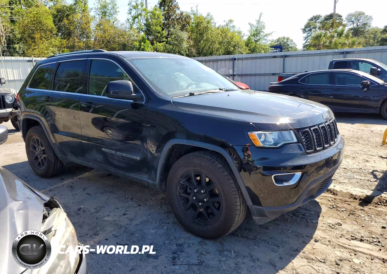 2017 Jeep Grand Cherokee Laredo VIN:1C4RJEAG7HC877365 - 4