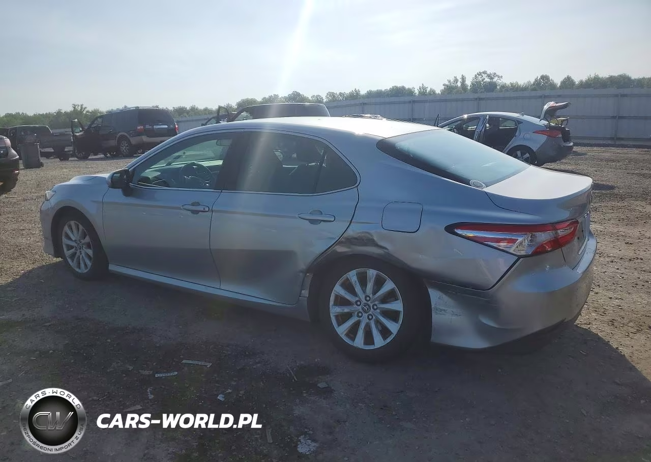 2018 Toyota Camry Le VIN:4T1B11HK3JU124674 - 2
