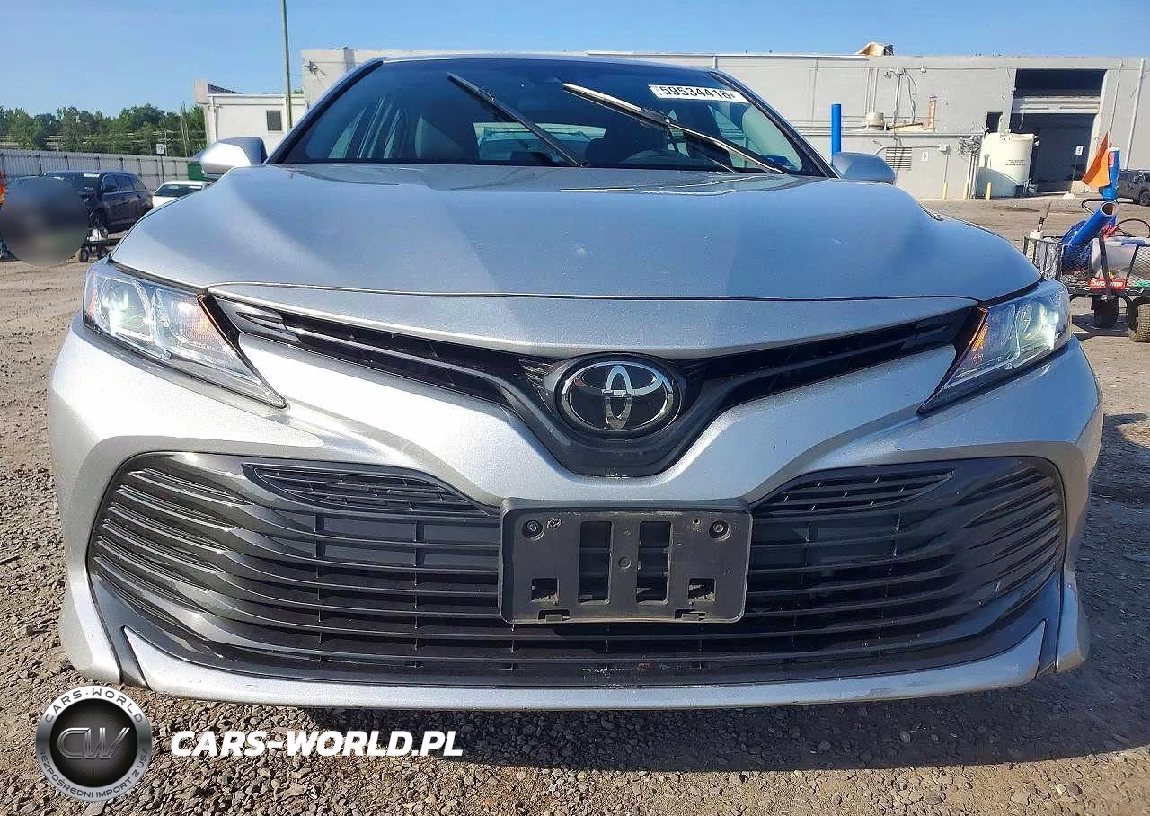 2018 Toyota Camry Le VIN:4T1B11HK3JU124674 - 5