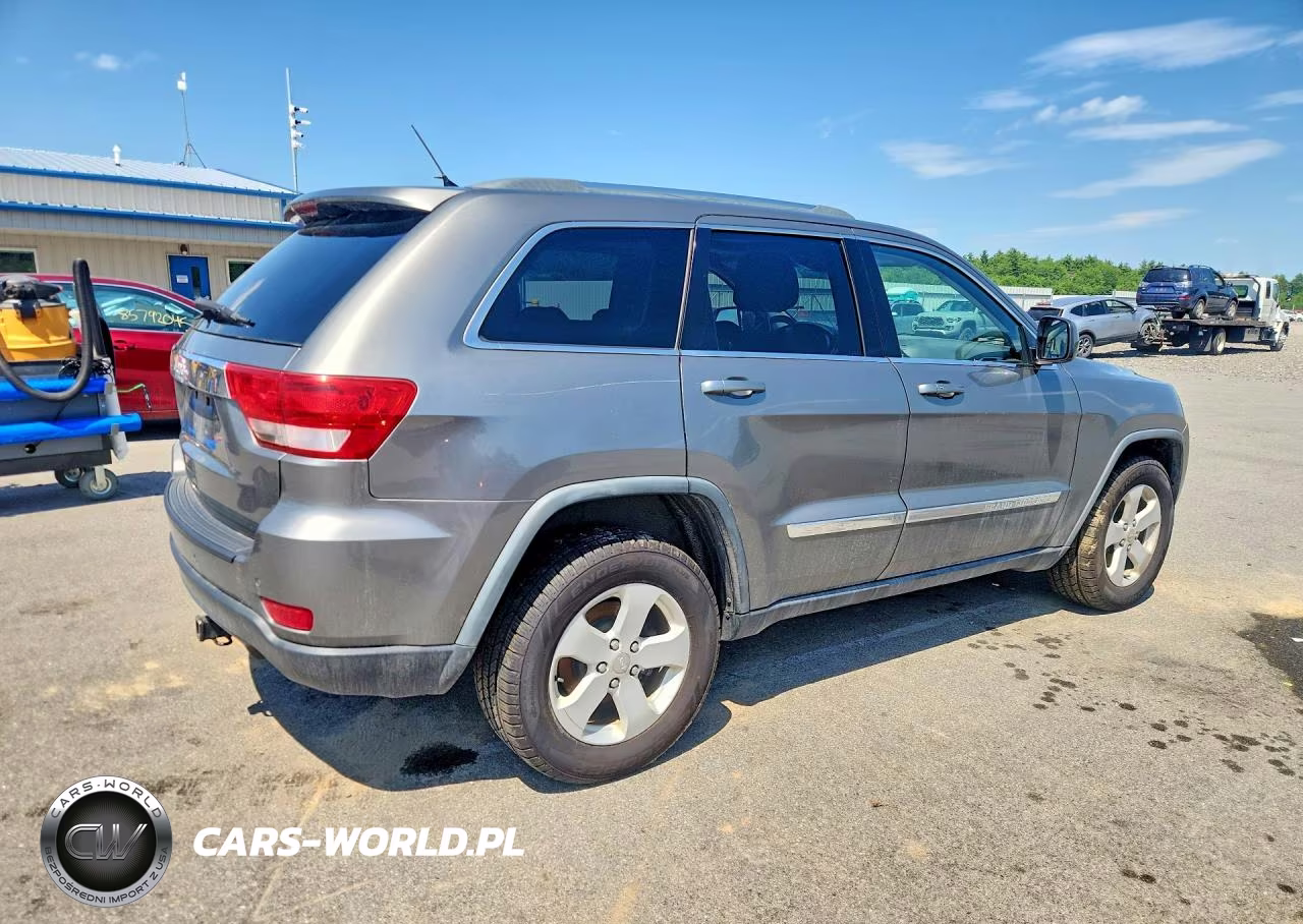 2012 Jeep Grand Cherokee Laredo VIN:1C4RJFAGXCC150526 - 3