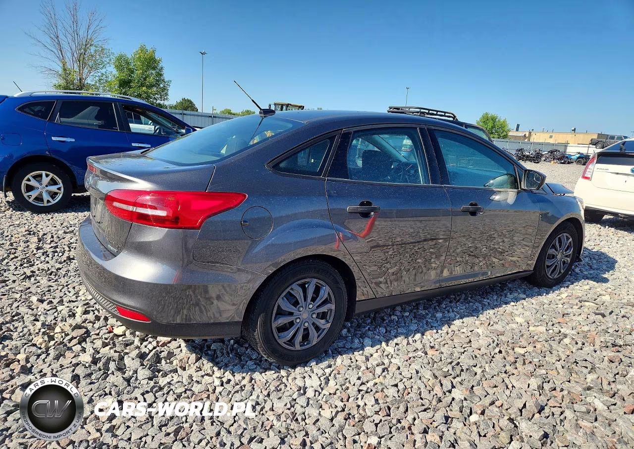 2016 Ford Focus S VIN:1FADP3E2XGL361596 - 3