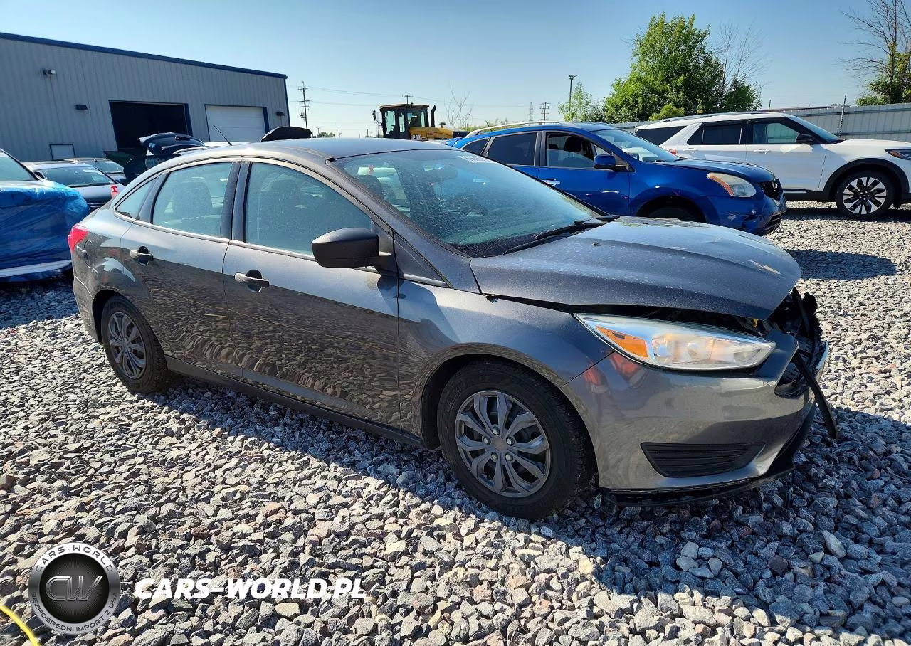 2016 Ford Focus S VIN:1FADP3E2XGL361596 - 4