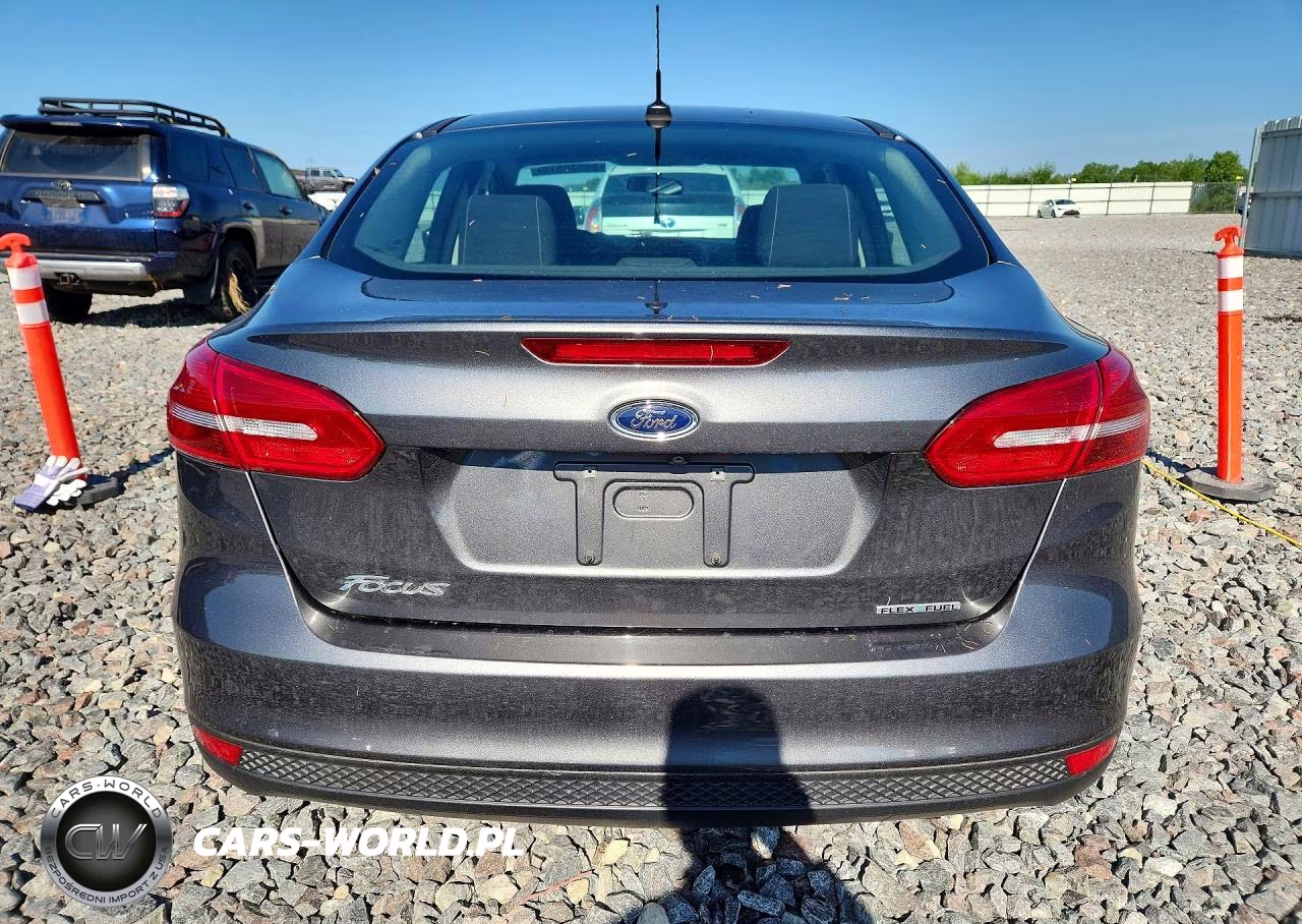 2016 Ford Focus S VIN:1FADP3E2XGL361596 - 6