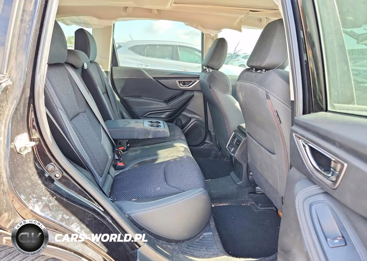 2022 Subaru Forester Premium VIN:JF2SKADC1NH433060 - 11