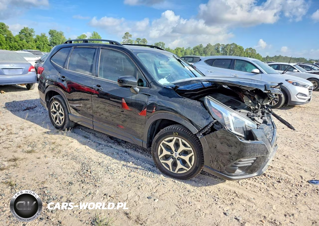 2022 Subaru Forester Premium VIN:JF2SKADC1NH433060 - 4