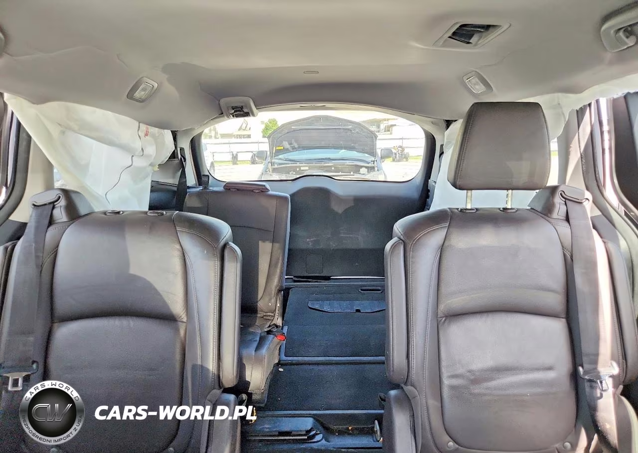 2018 Honda Odyssey Touring VIN:5FNRL6H88JB075558 - 10
