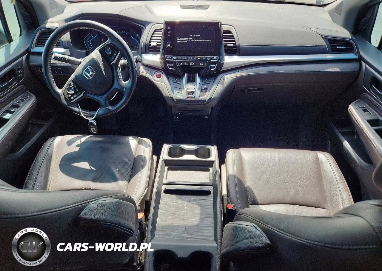 2018 Honda Odyssey Touring VIN:5FNRL6H88JB075558 - 8