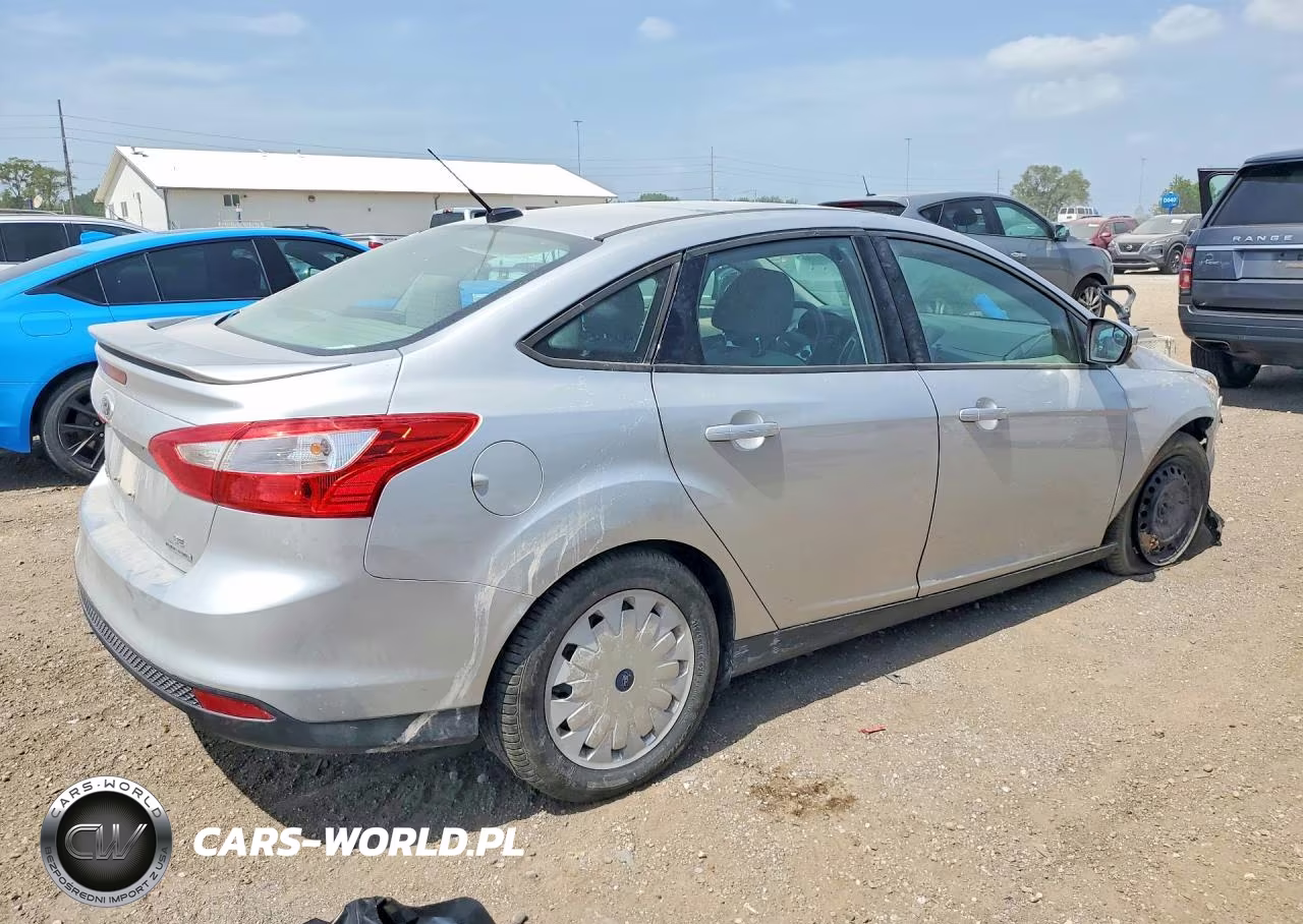 2014 Ford Focus Se VIN:1FADP3F25EL393870 - 3