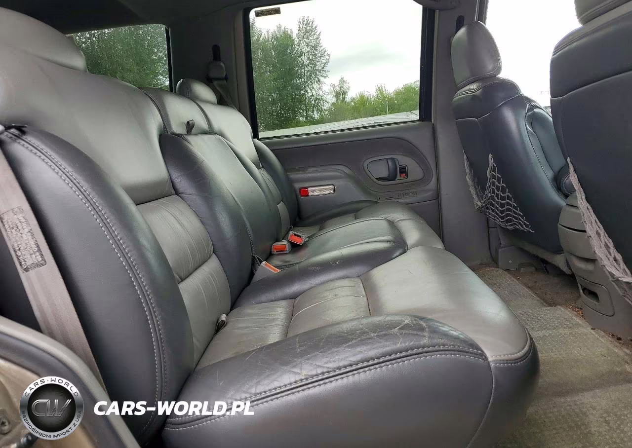 2000 Chevrolet Tahoe K1500 VIN:1GNEK13R1YR147166 - 11