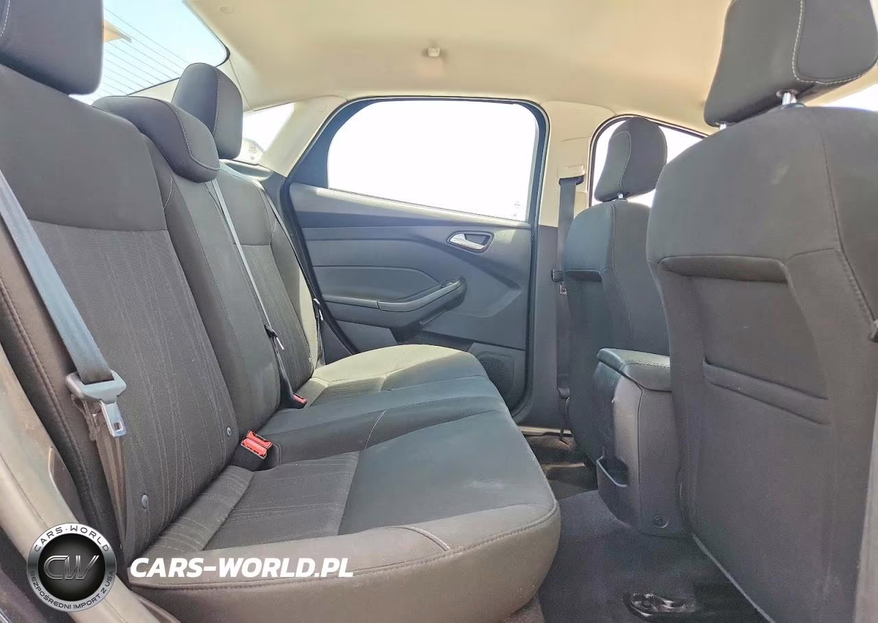 2018 Ford Focus Se VIN:1FADP3FEXJL229387 - 10