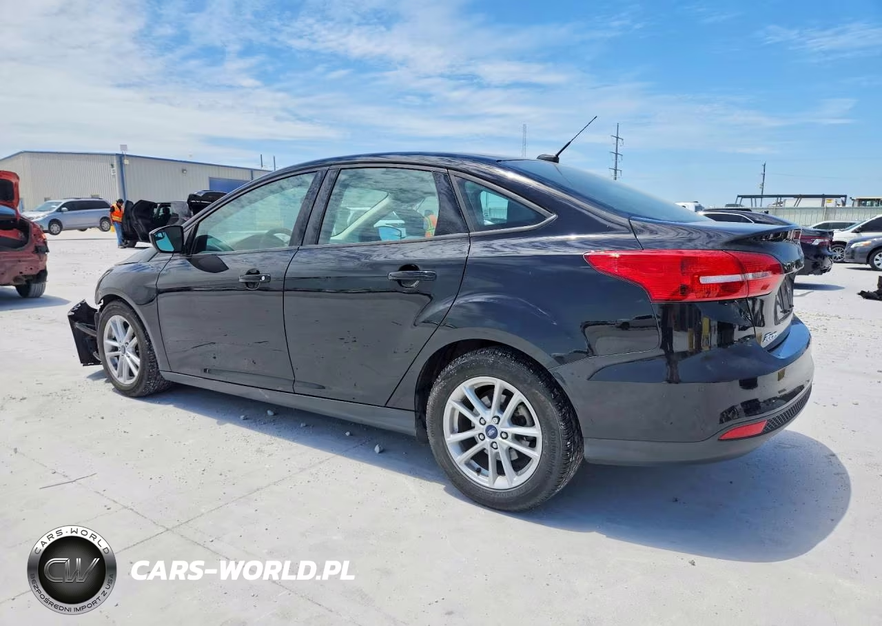 2018 Ford Focus Se VIN:1FADP3FEXJL229387 - 2