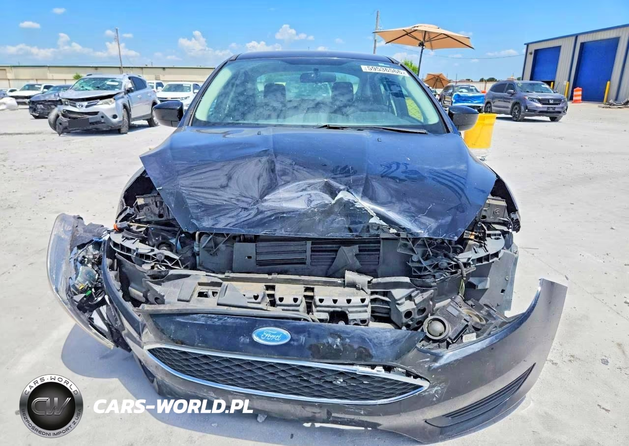 2018 Ford Focus Se VIN:1FADP3FEXJL229387 - 5