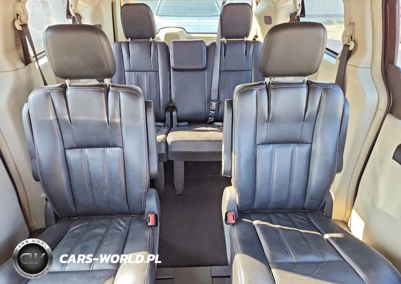 2013 Chrysler Town & Country Touring VIN:2C4RC1BG9DR692706 - 10